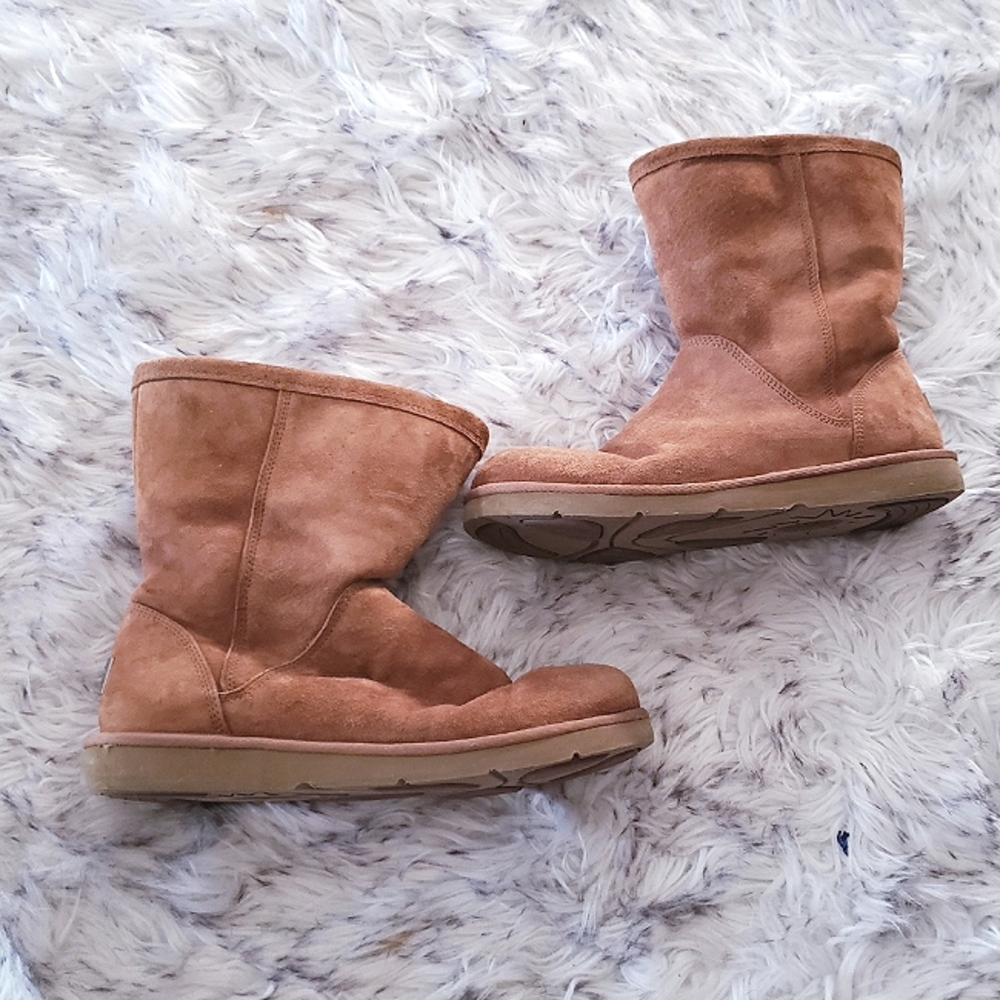 ugg tan cream short classic boots booties sherpa 10